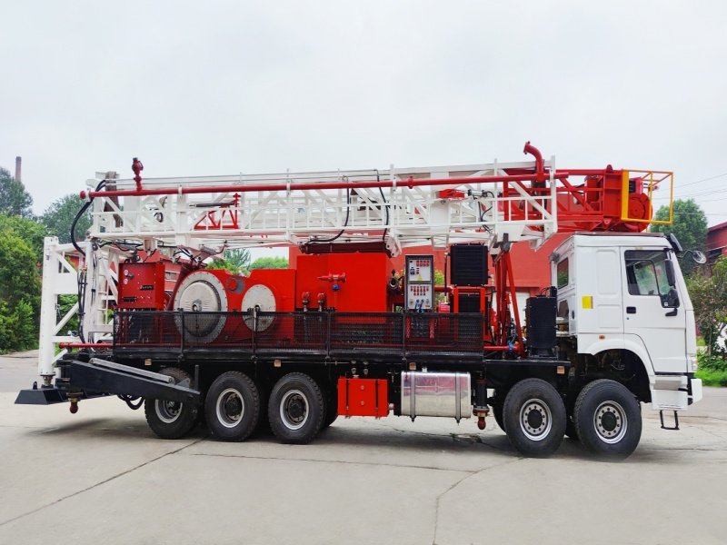WORKOVER RIG FOR OIL DRILLING